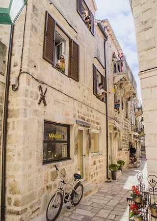 White Rabbit Hostel ฮวาร์ ภายนอก รูปภาพ
