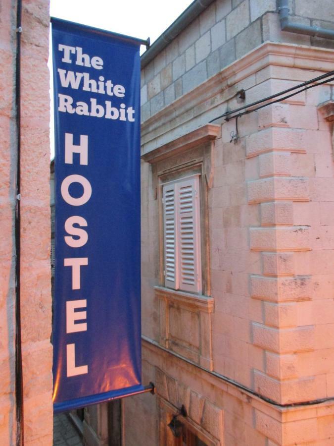 White Rabbit Hostel ฮวาร์ ภายนอก รูปภาพ